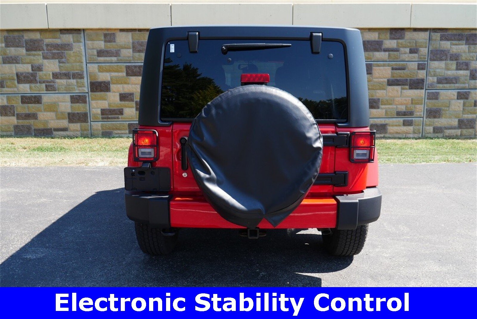 2017 Jeep Wrangler Unlimited Sahara photo 4