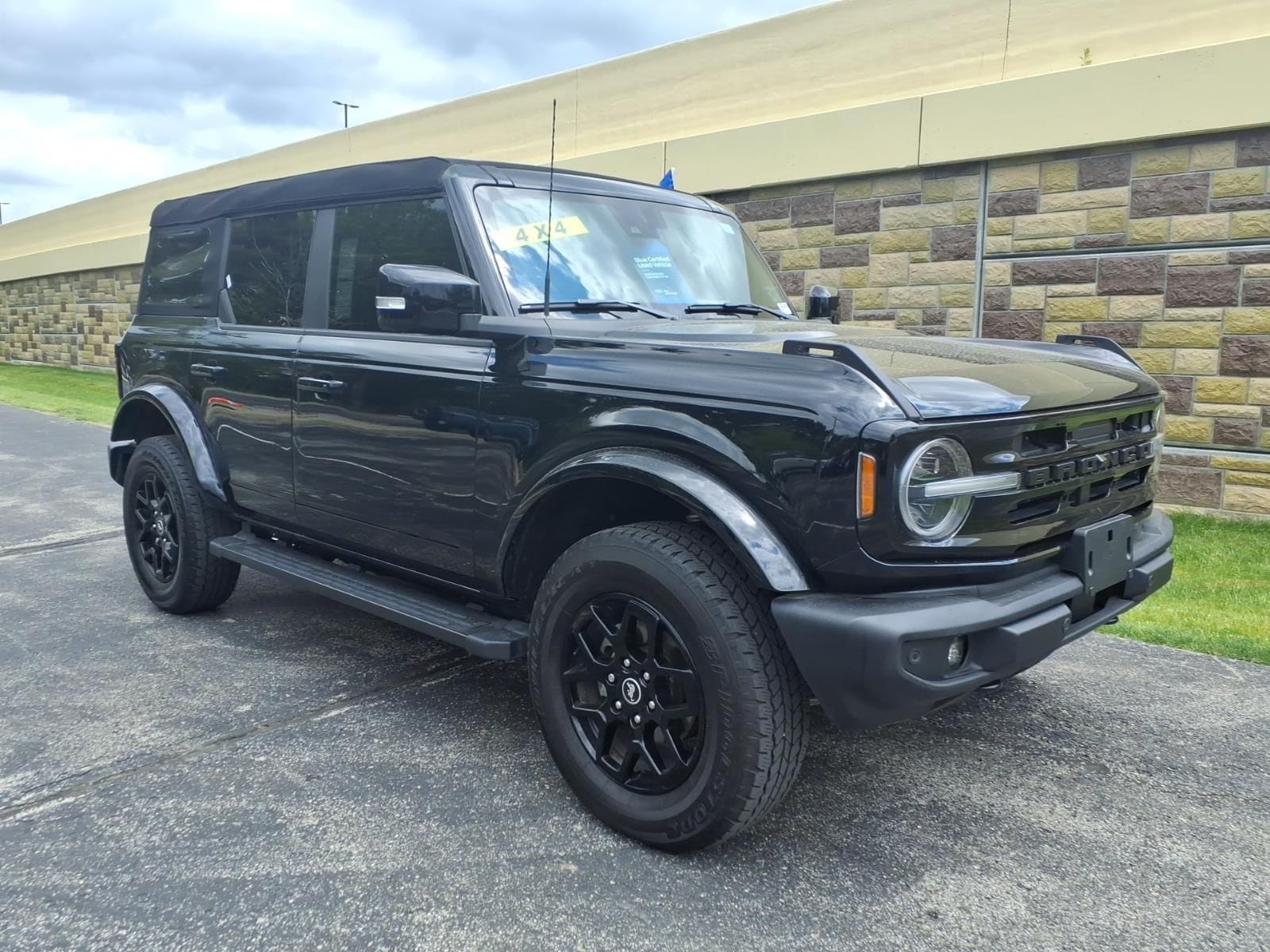 2024 Ford Bronco Outer Banks 4WD 4-door's photo