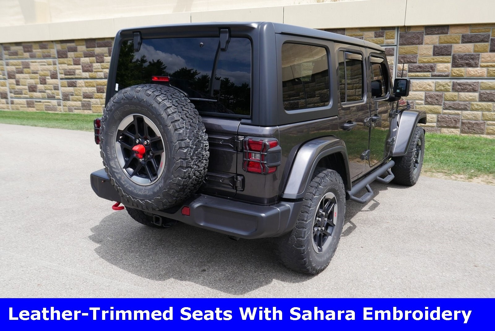 2018 Jeep Wrangler Unlimited Sahara photo 2