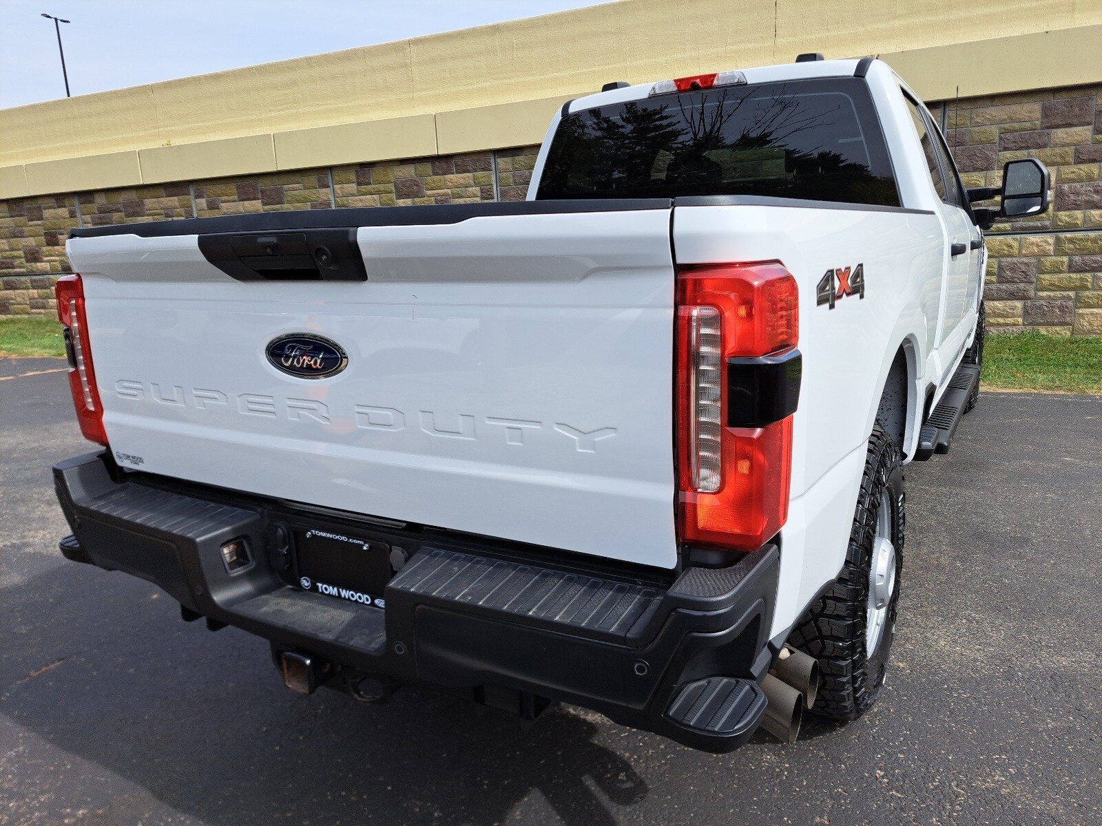 2023 Ford F-350 photo 2