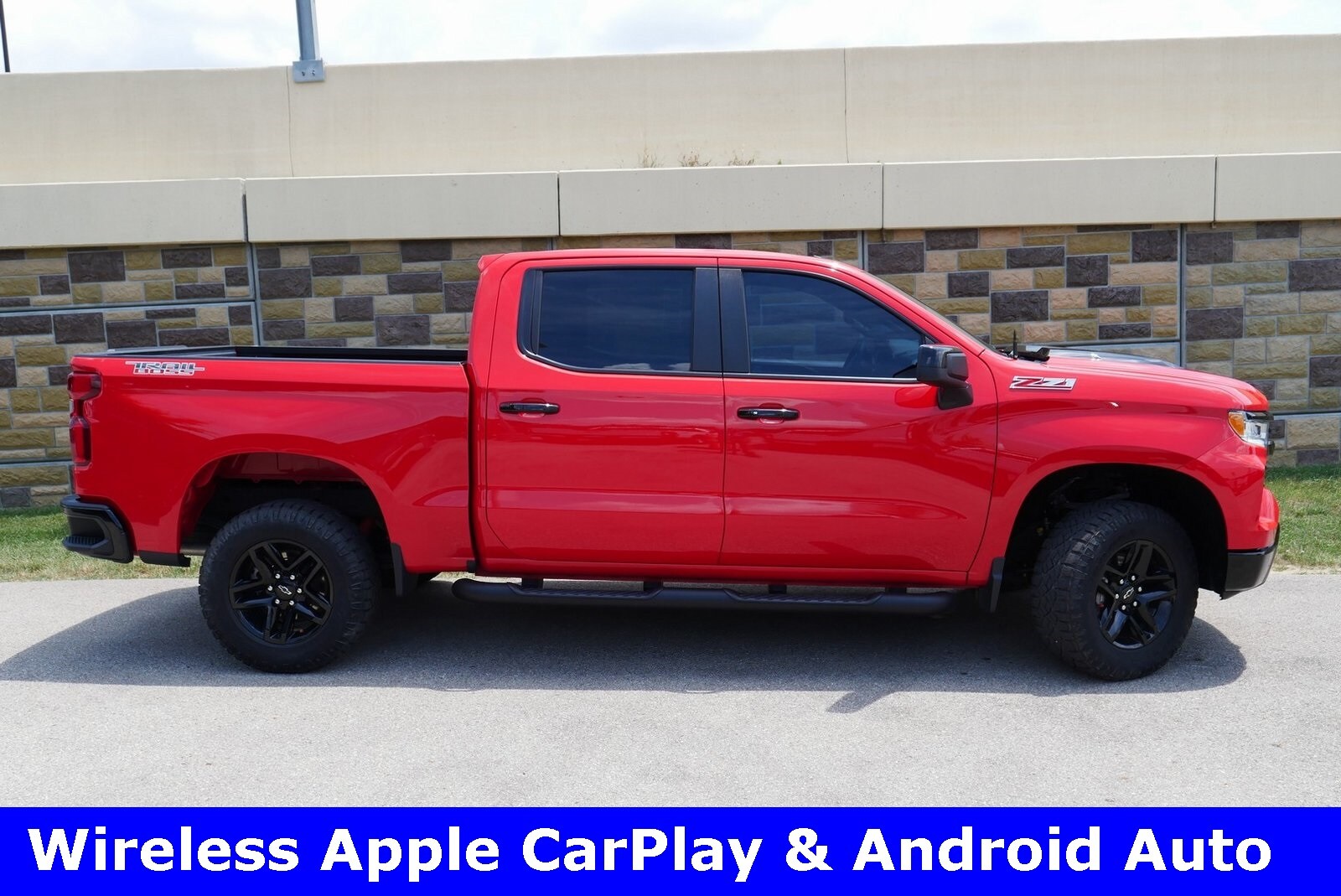 2023 Chevrolet Silverado 1500 LT Trail Boss photo 2
