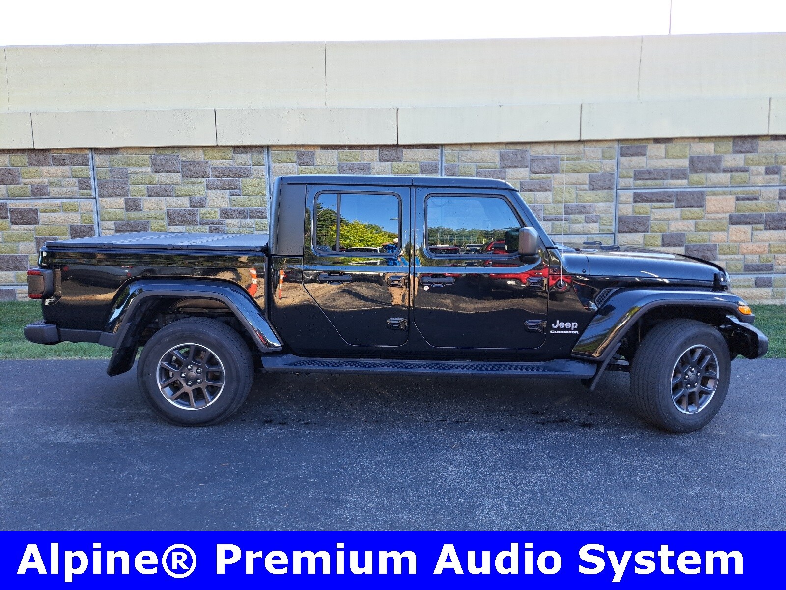 2020 Jeep Gladiator Overland photo 2
