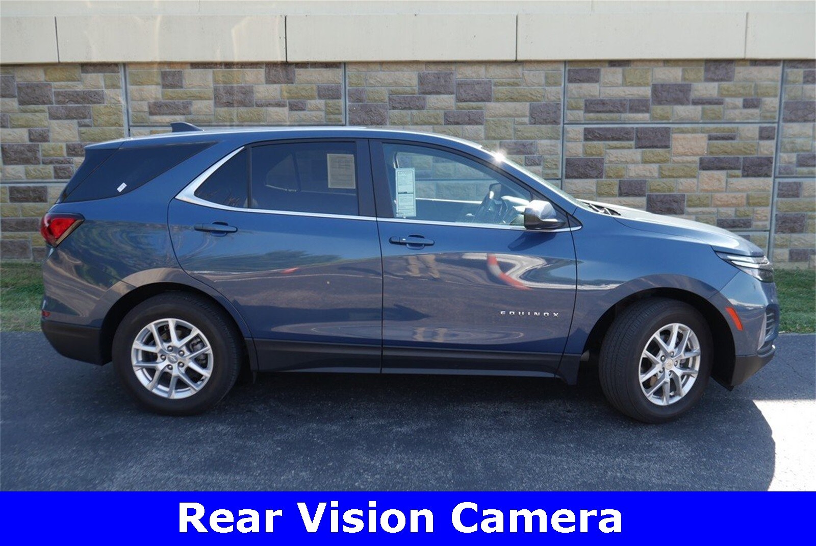 2024 Chevrolet Equinox LT photo 2