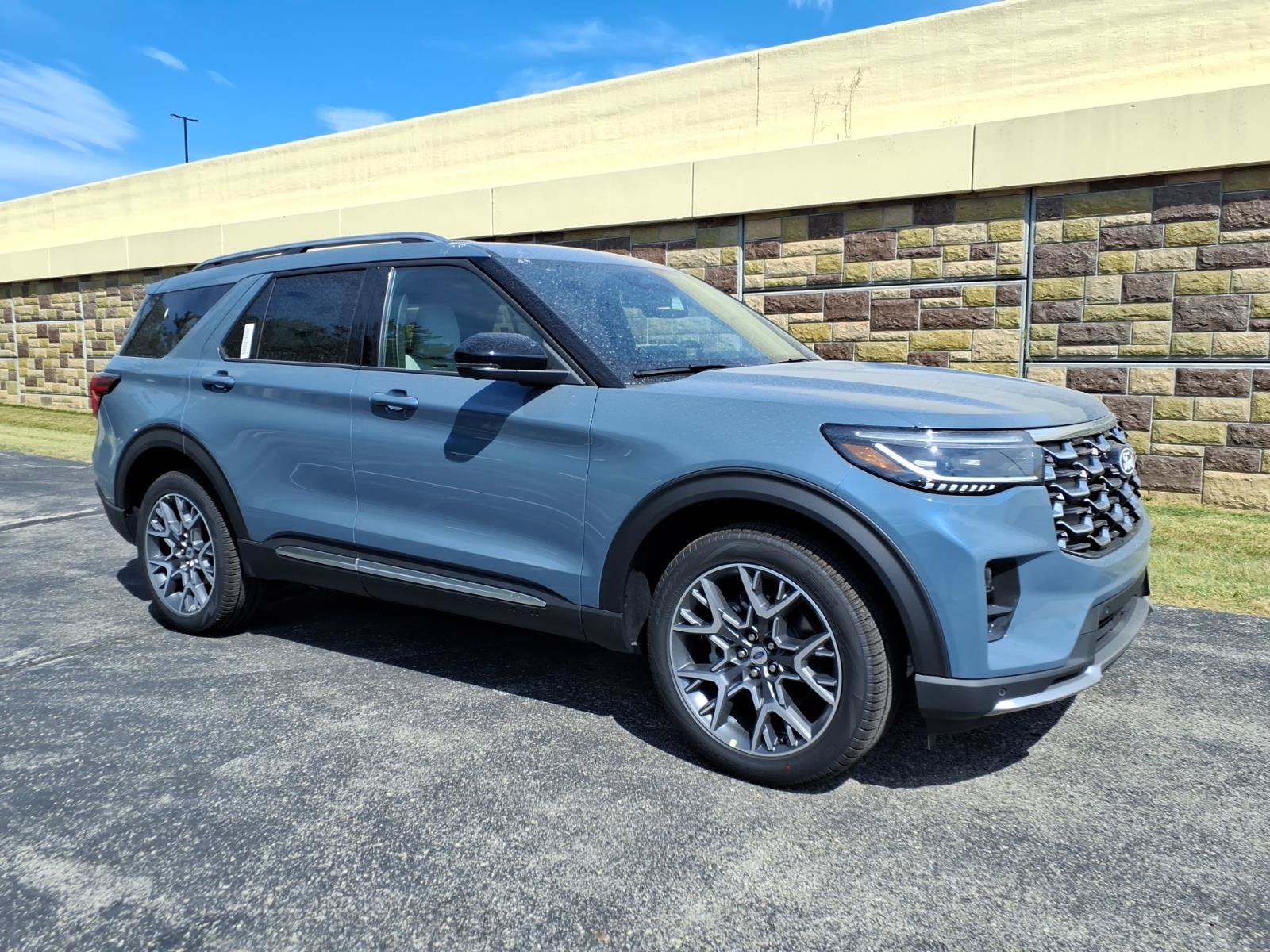 2027 Ford Explorer Platinum SUV
