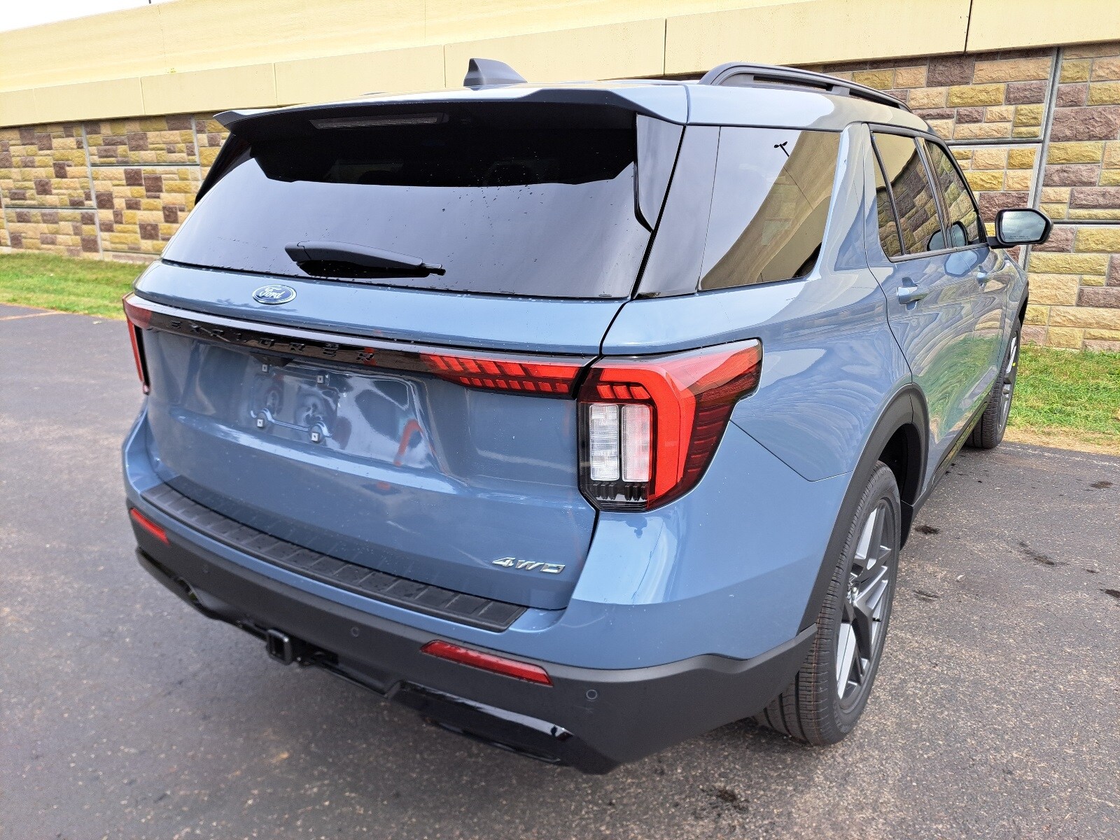 2026 Ford Explorer ST-Line photo 3