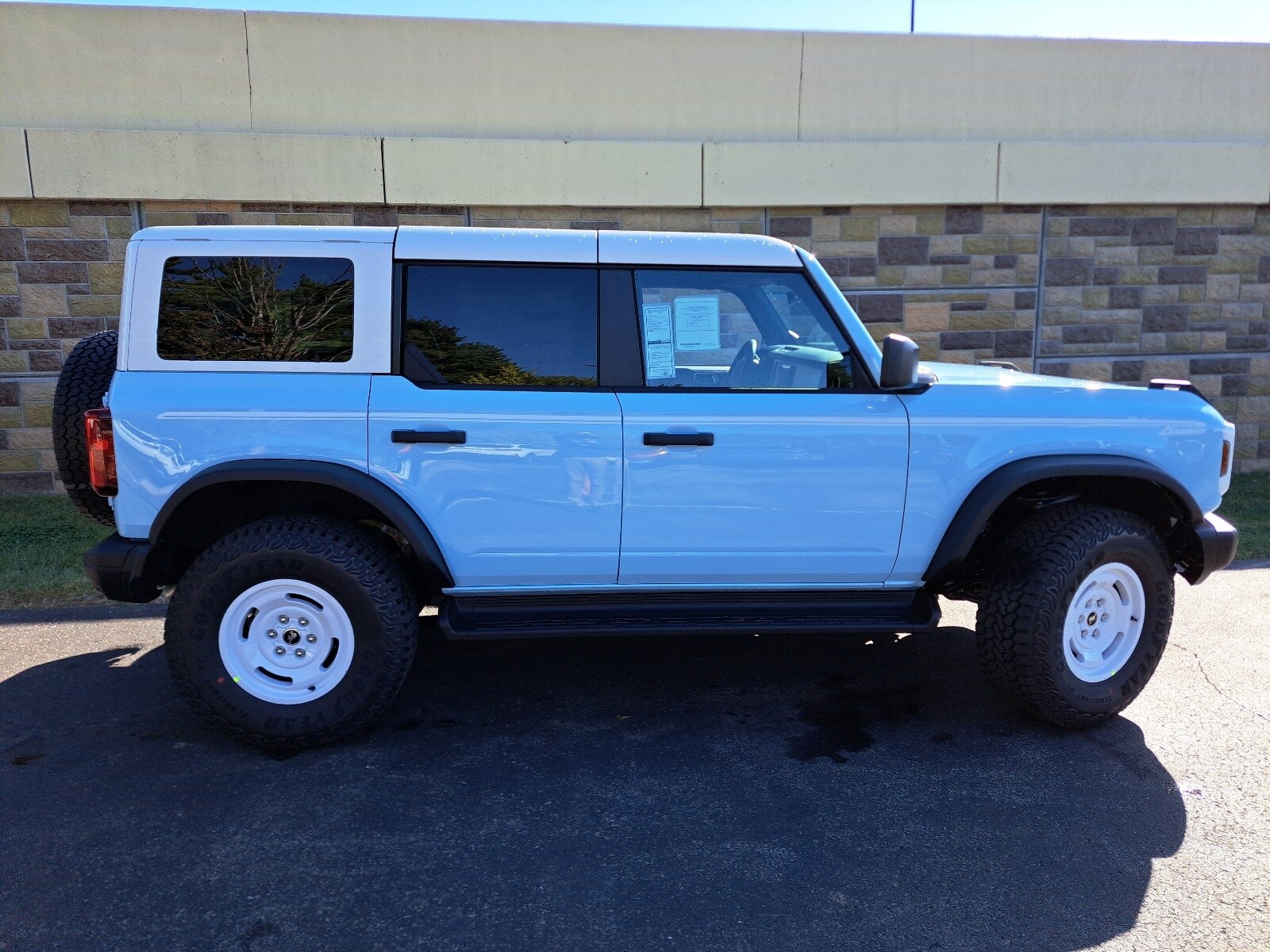 2025 Ford Bronco Heritage First Edition photo 2