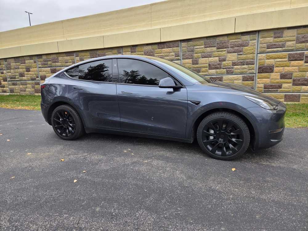 2023 Tesla Model Y Long Range photo 3