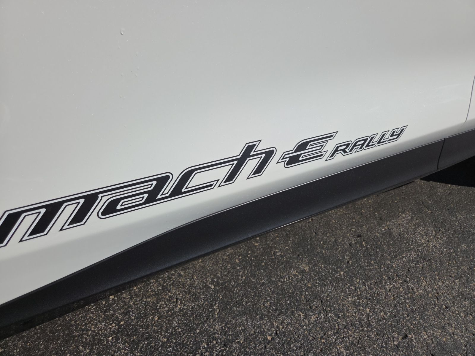 2025 Ford Mustang Mach-E GT - Photo 18