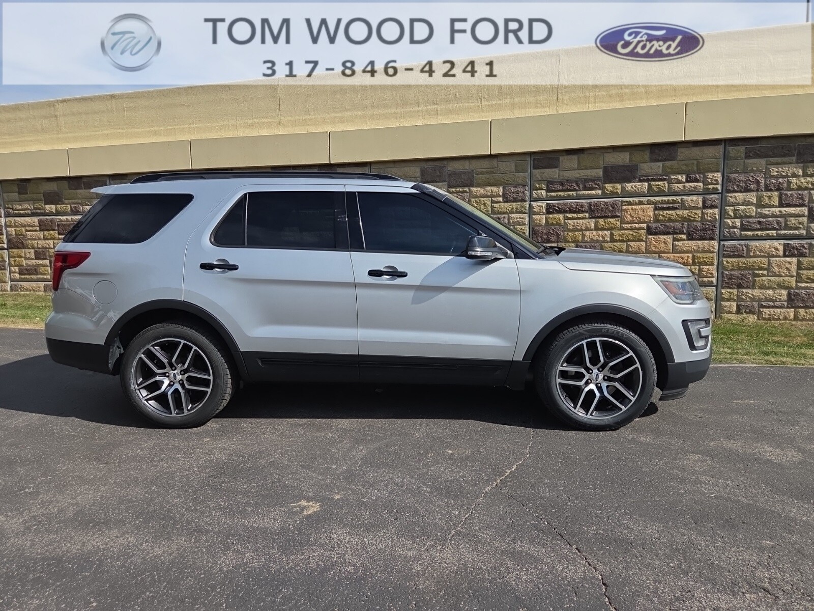 2016 Ford Explorer Sport photo 2