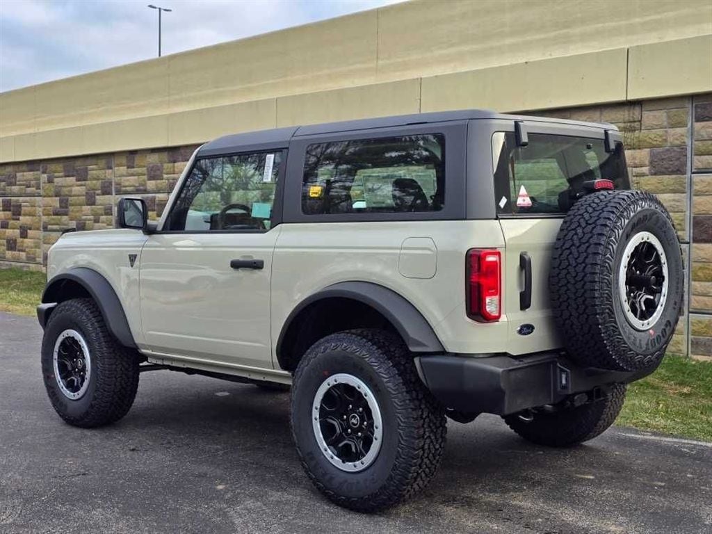 2025 Ford Bronco 2-Door Base - Photo 8