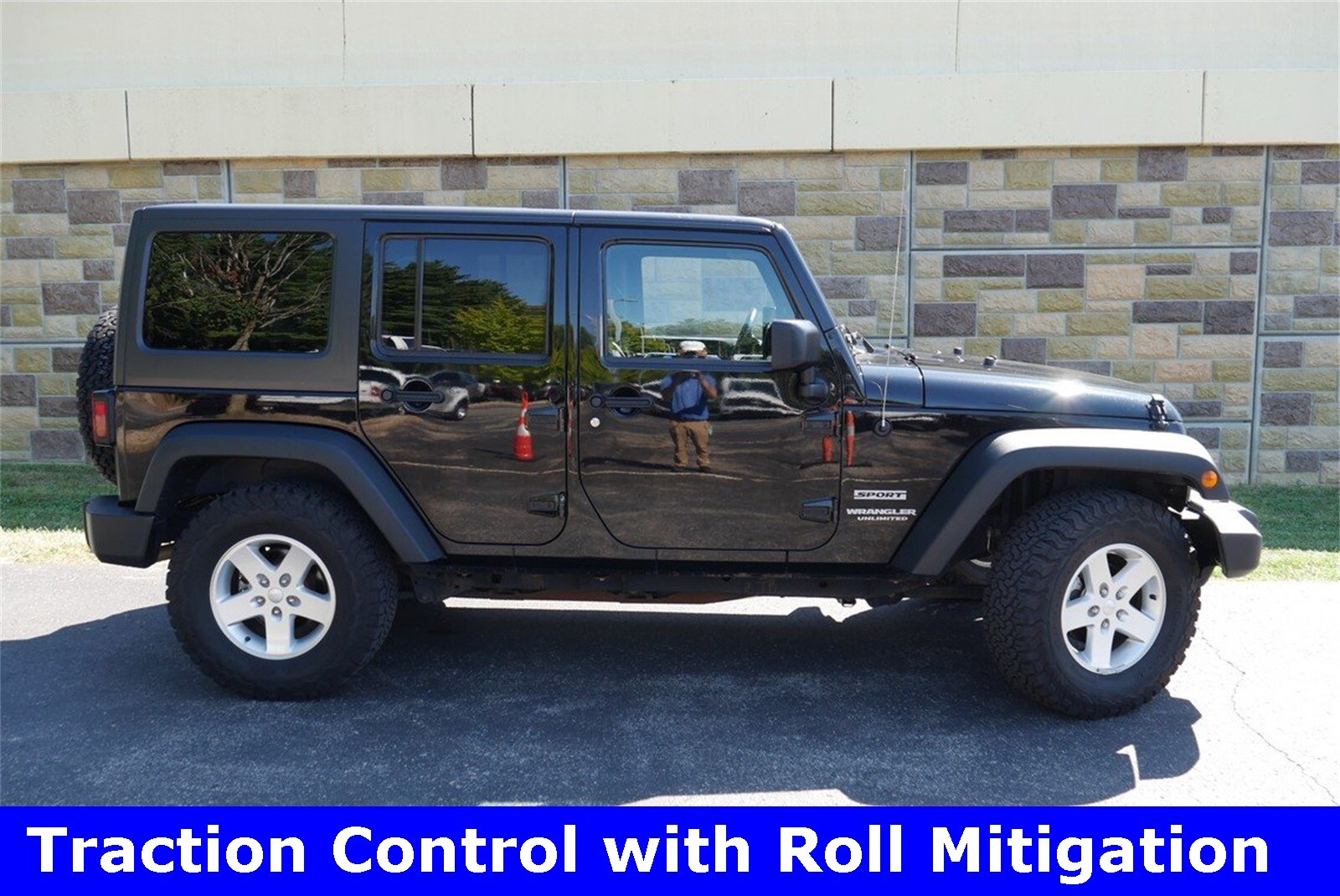 2016 Jeep Wrangler Unlimited Sport photo 2