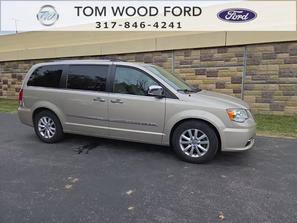 Used 2016 Chrysler Town & Country Limited Minivan/Van