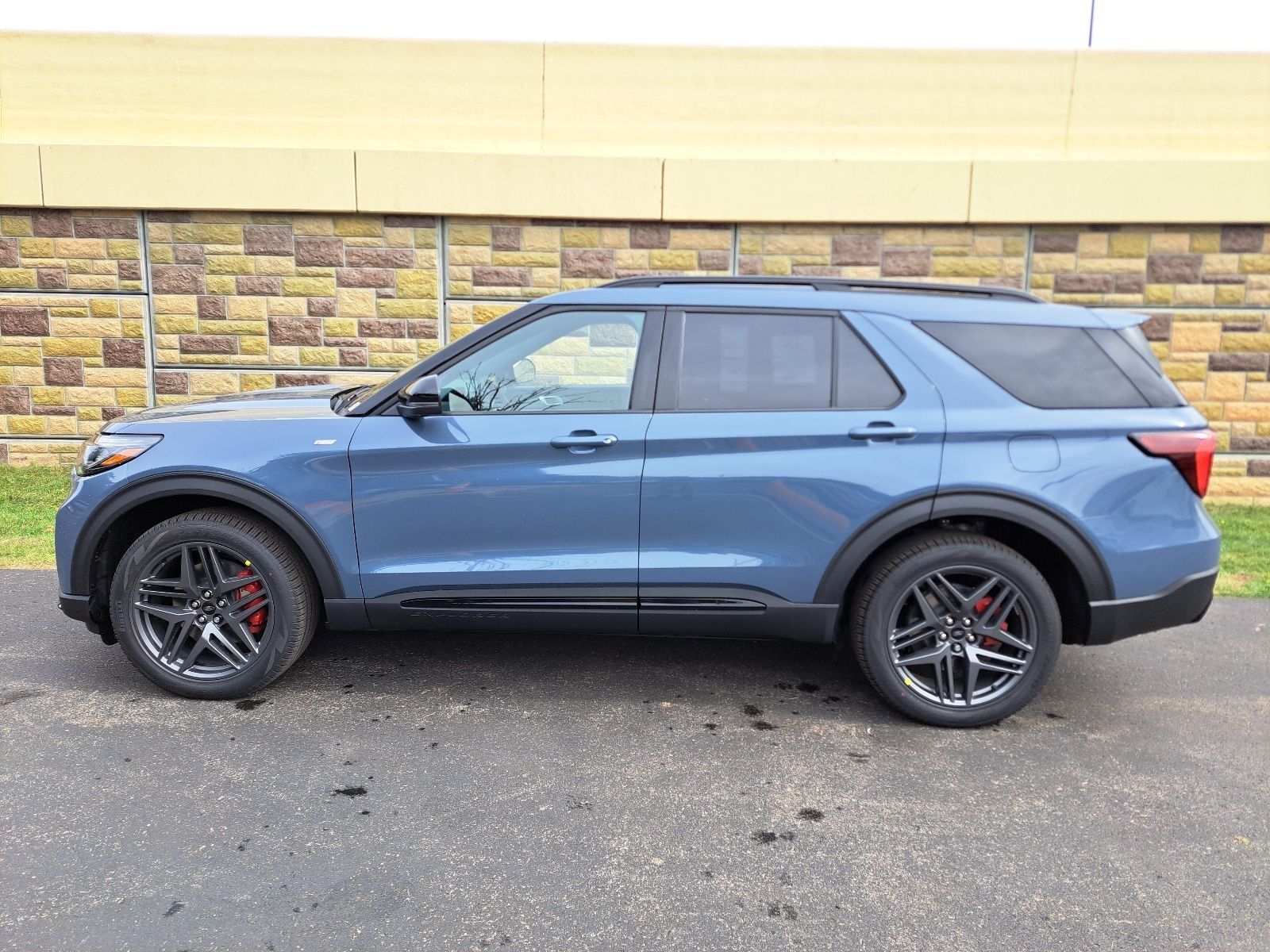 2026 Ford Explorer ST-Line - Photo 7