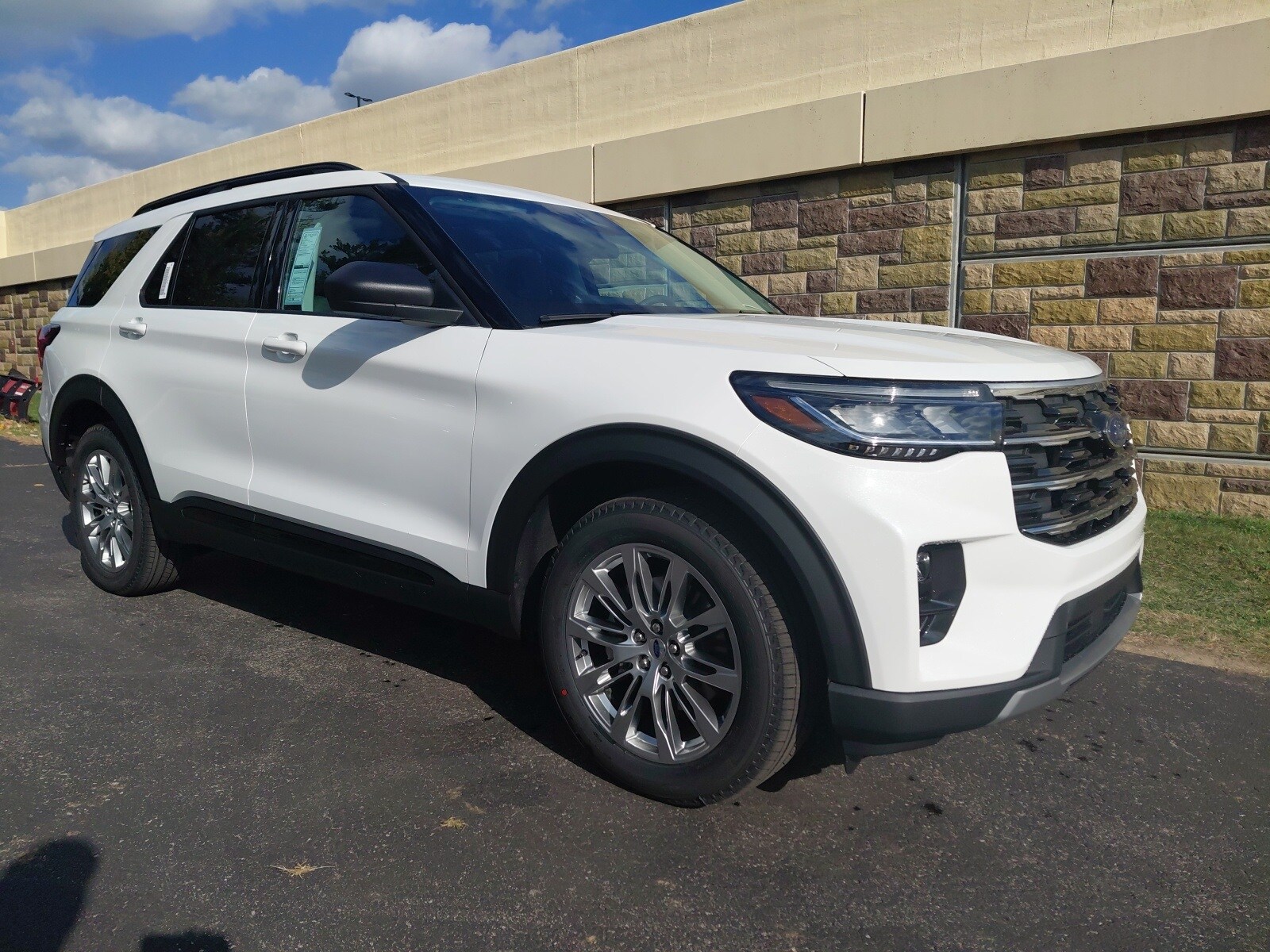 2026 Ford Explorer photo 2