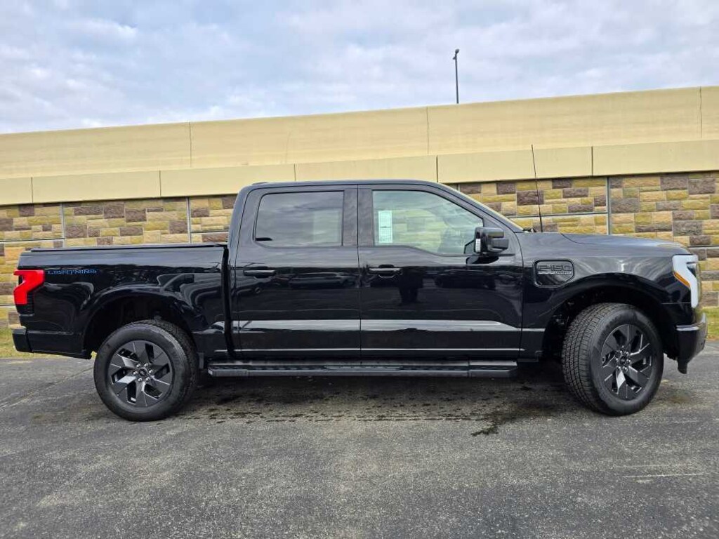 Used 2023 Ford F-150 Lightning Lariat 4WD Supercrew 5.5 Box 4WD SuperCrew 5.5 Box