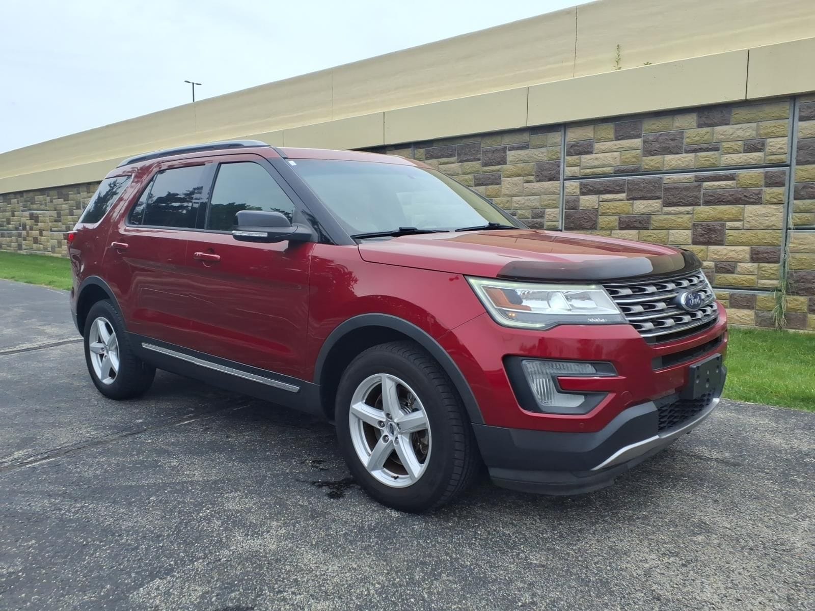 2017 Ford Explorer XLT 4WD's photo