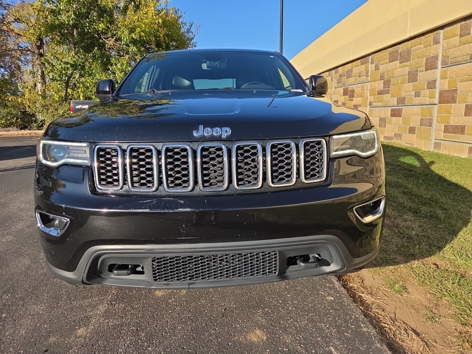 2020 Jeep Grand Cherokee Laredo photo 2