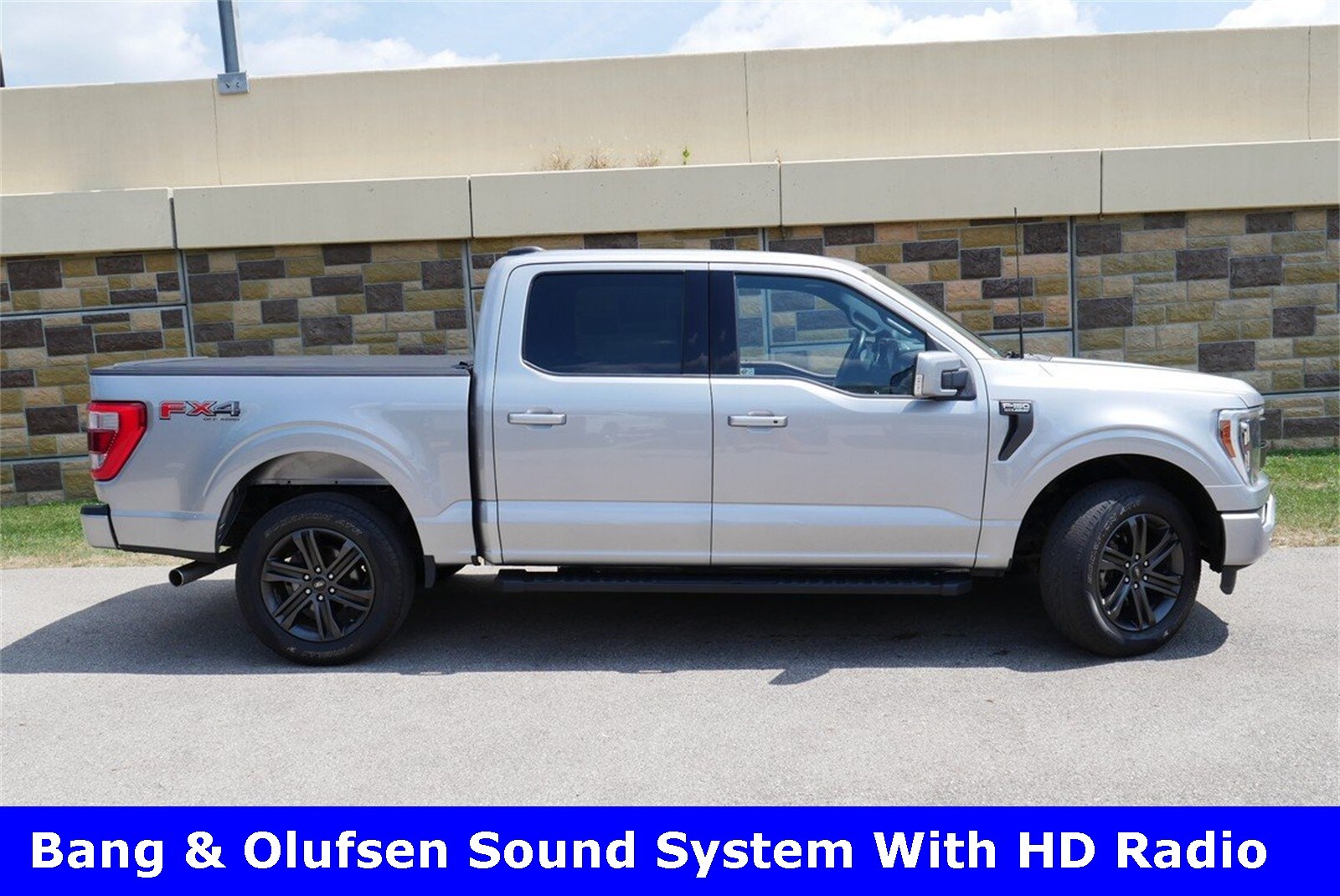 2022 Ford F-150 Lariat photo 2