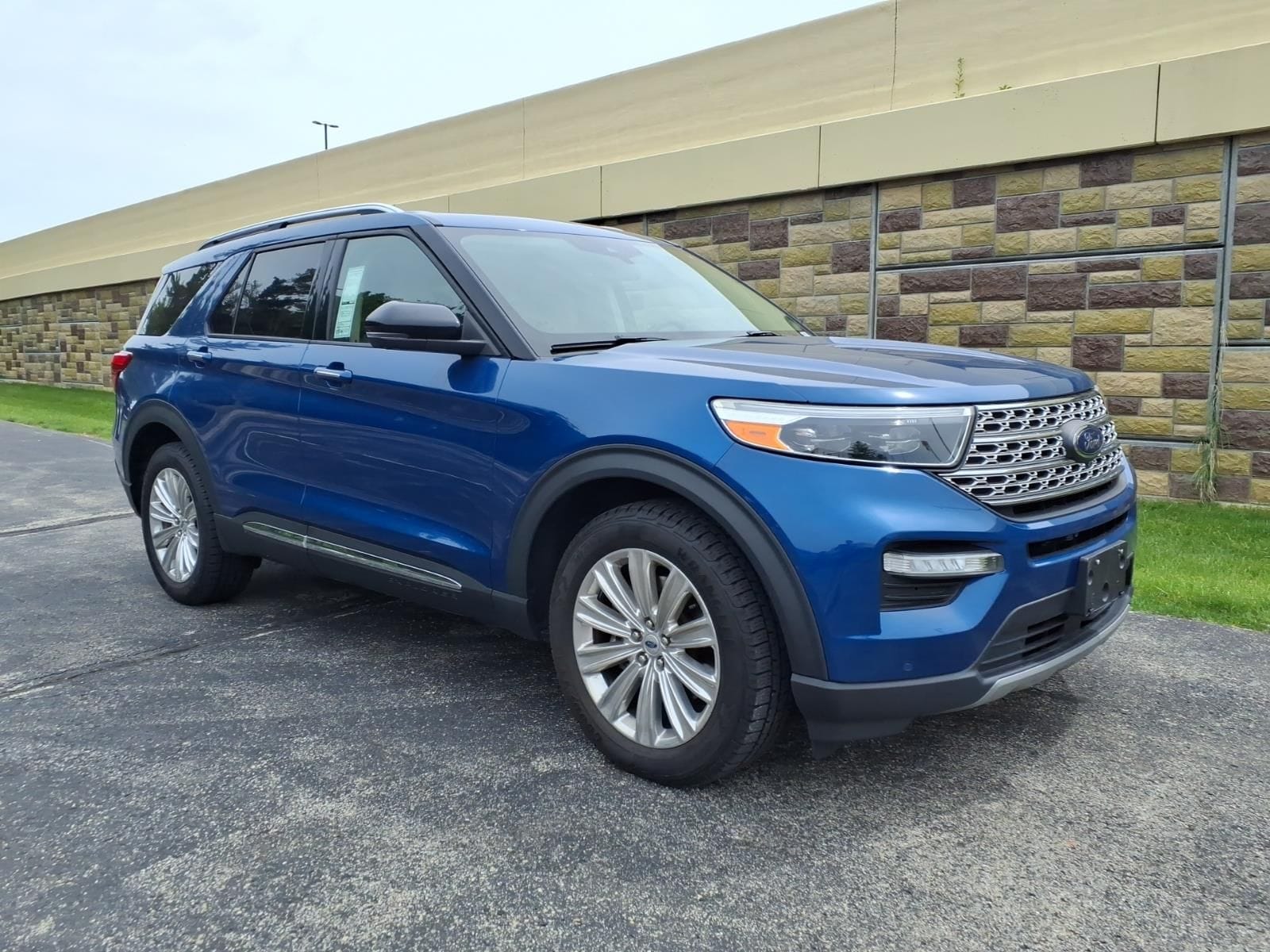 2020 Ford Explorer Limited HEV 4WD's photo