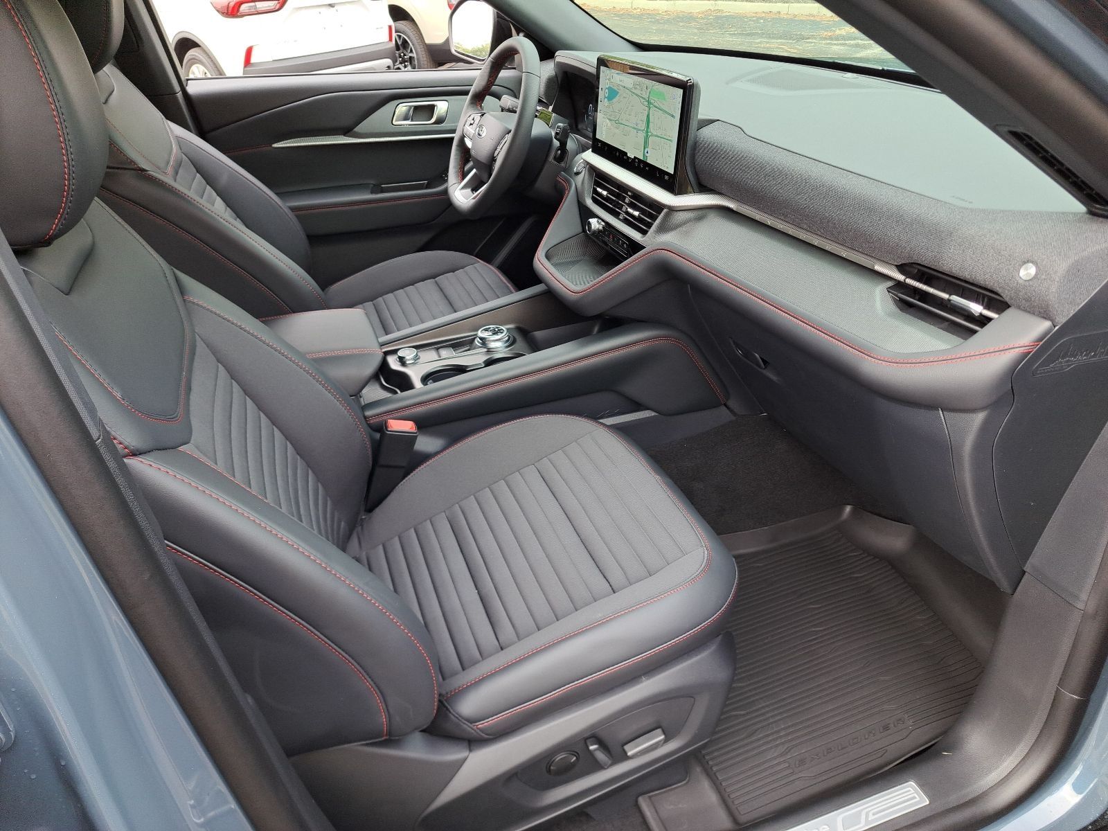 2026 Ford Explorer ST-Line - Photo 34