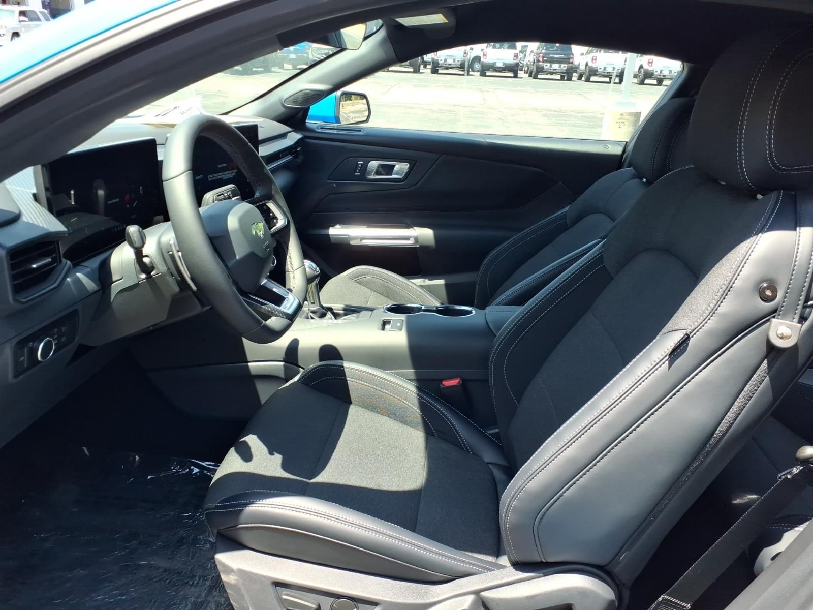2026 Ford Mustang GT Fastback - Photo 17