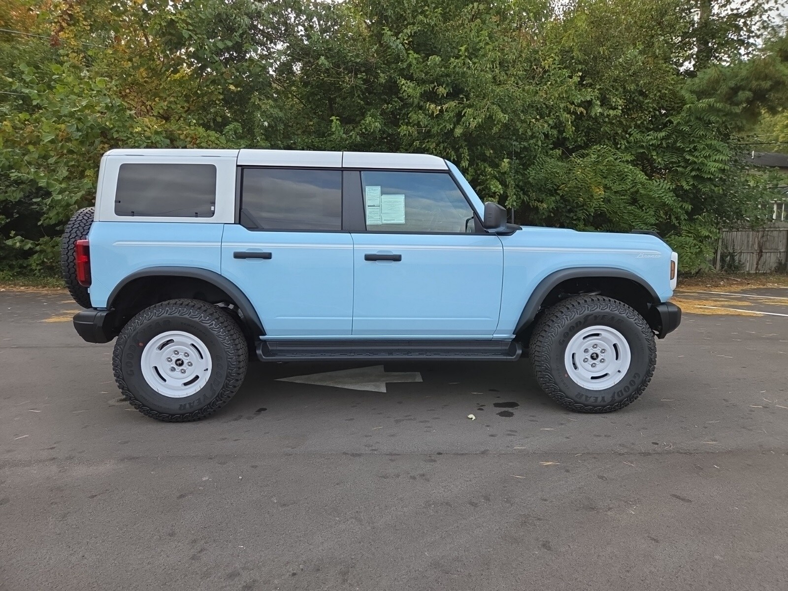 2025 Ford Bronco Heritage First Edition photo 2