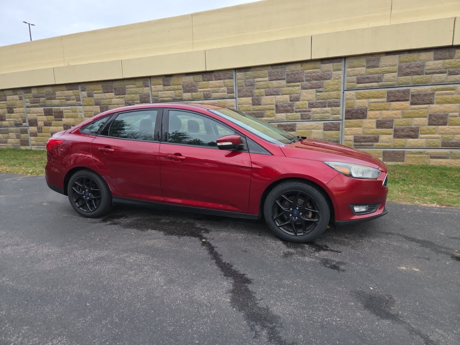 2016 Ford Focus SE photo 2