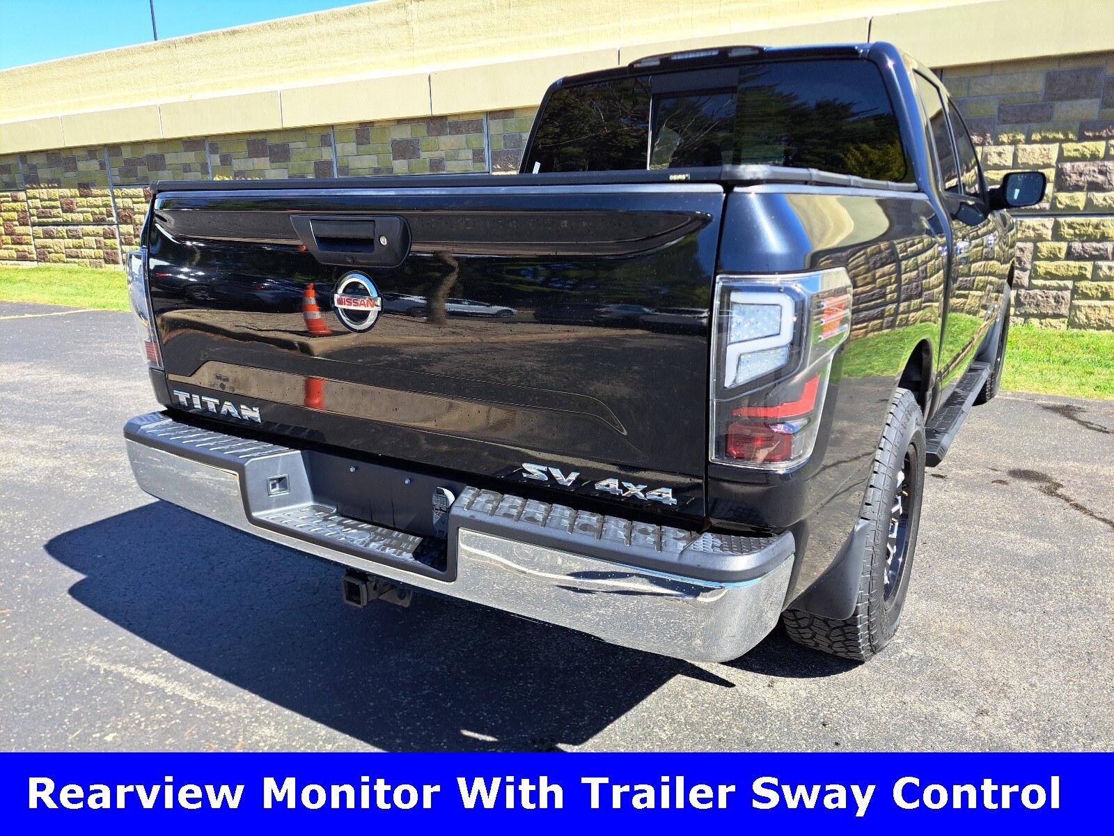 2018 Nissan Titan PRO-4X photo 3