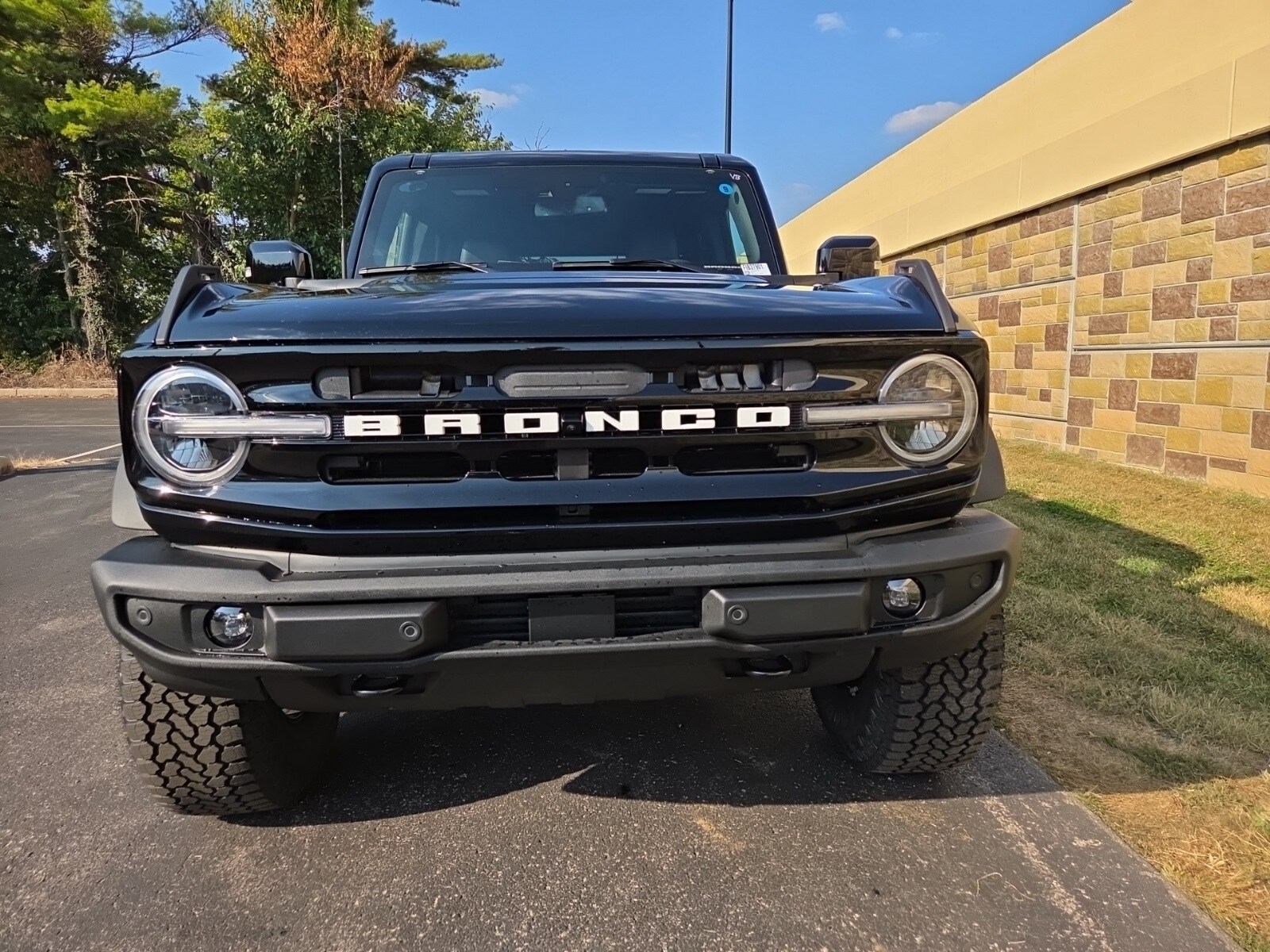 2025 Ford Bronco Outer Banks photo 3
