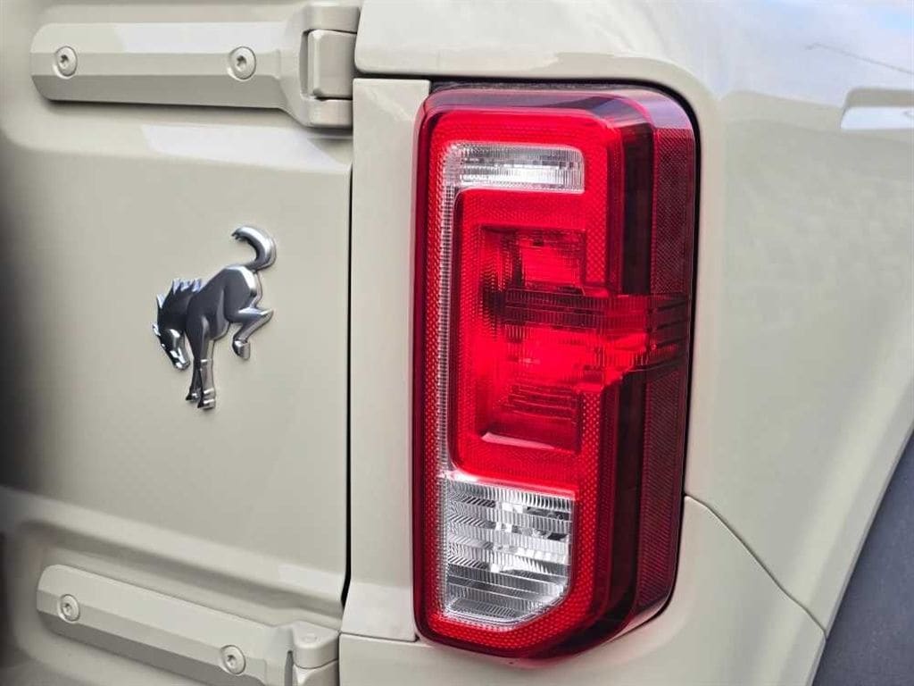 2025 Ford Bronco 2-Door Base - Photo 11