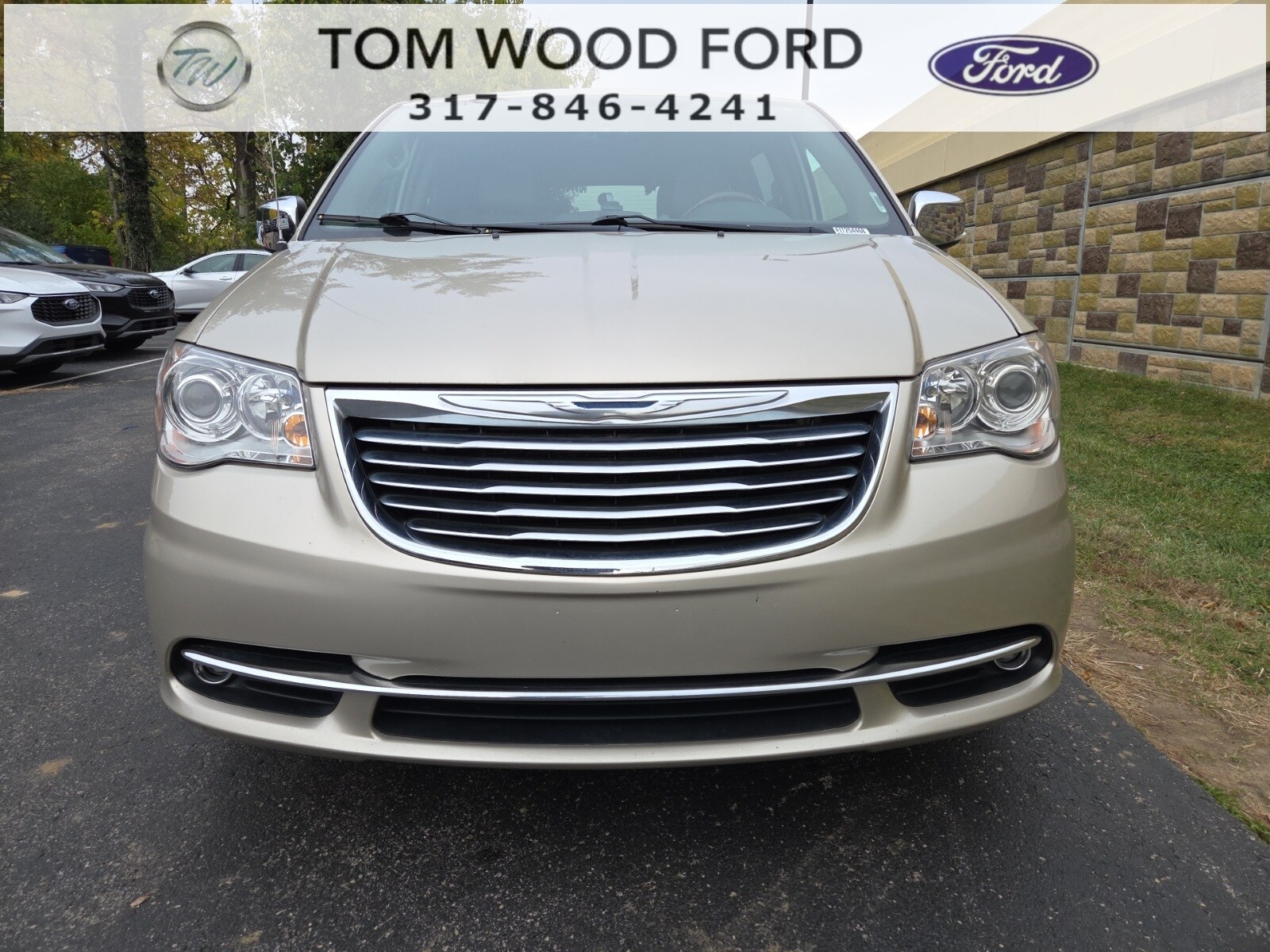 2016 Chrysler Town & Country Limited Platinum photo 3