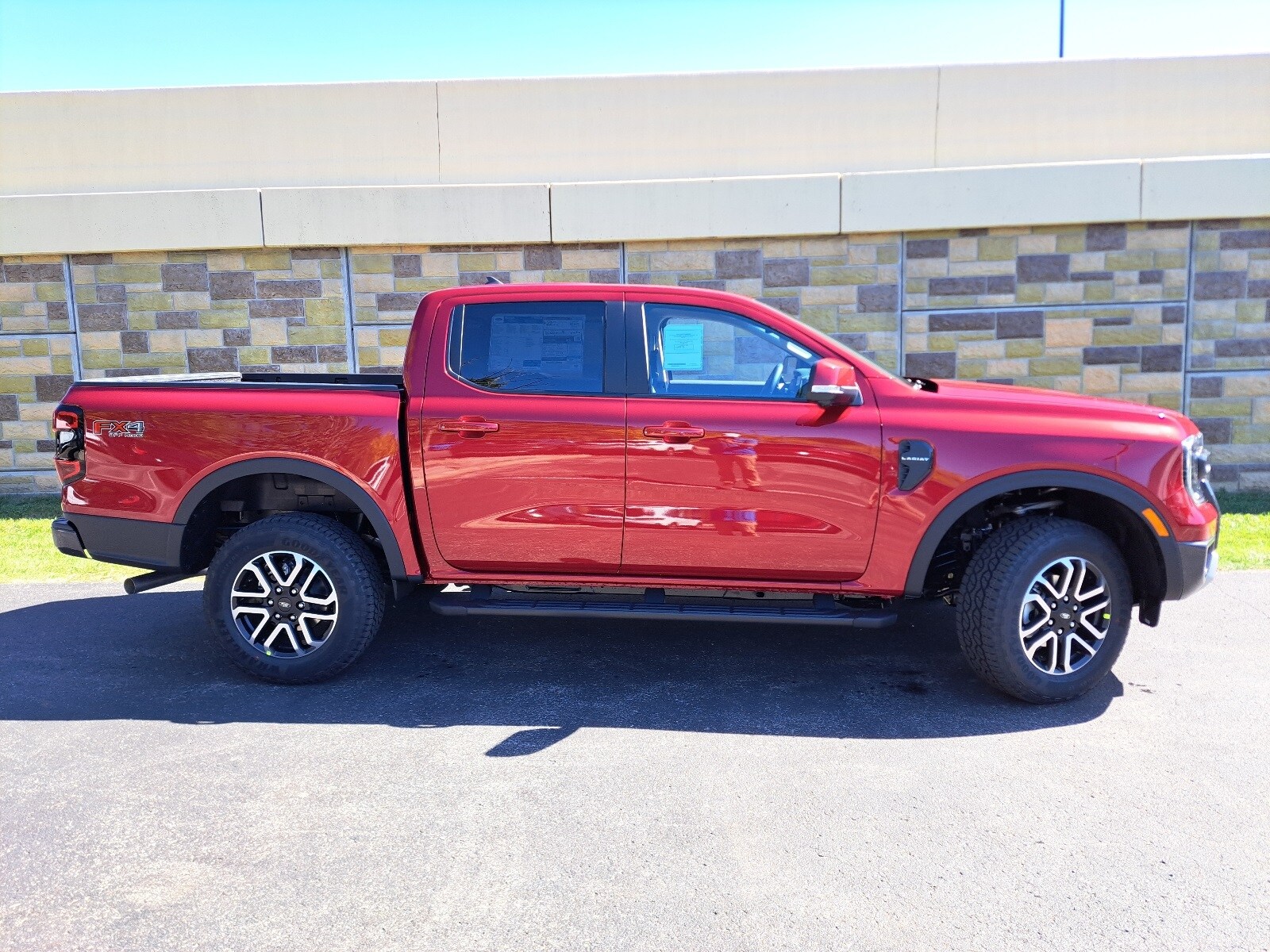 2025 Ford Ranger Lariat photo 2
