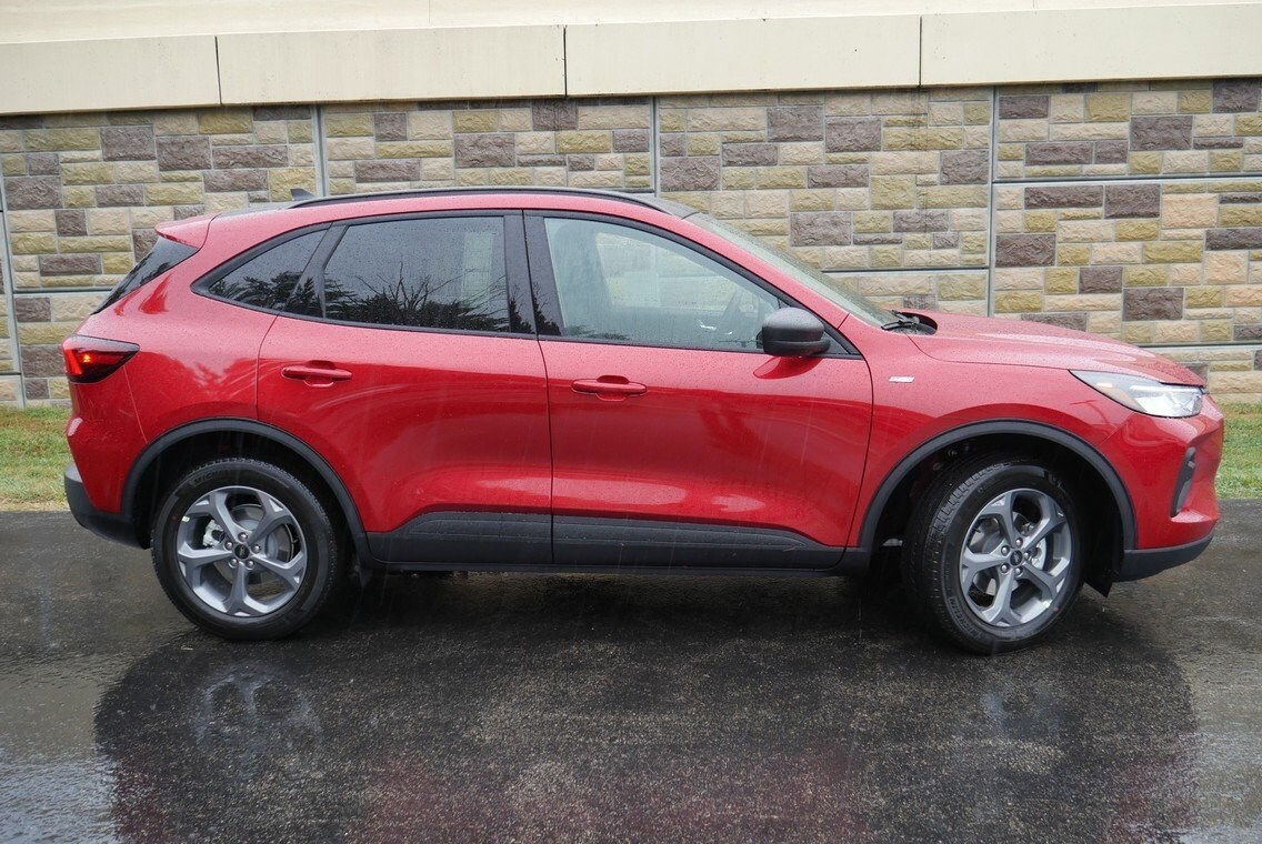 2025 Ford Escape ST-Line photo 2