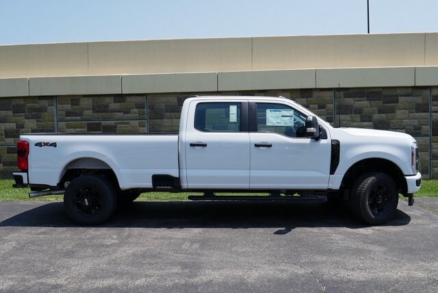 2025 Ford F-350 XL photo 2