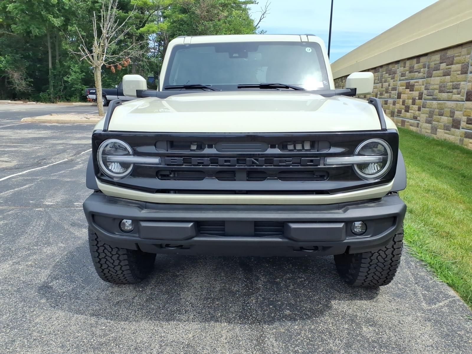 2026 Ford Bronco 4-Door Outer Banks - Photo 3
