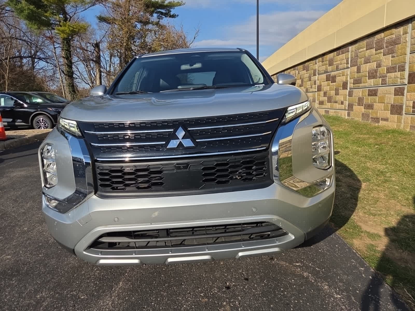 2024 Mitsubishi Outlander SE photo 4