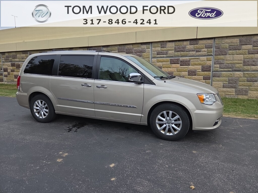 Used 2016 Chrysler Town & Country Limited Minivan/Van