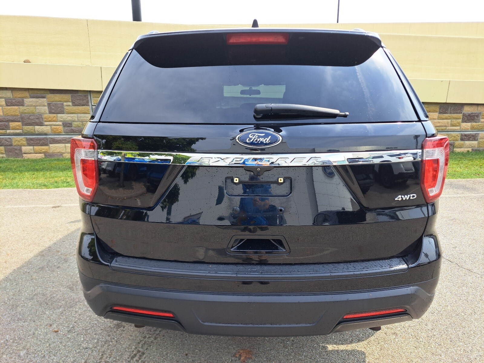 2018 Ford Explorer Base photo 4