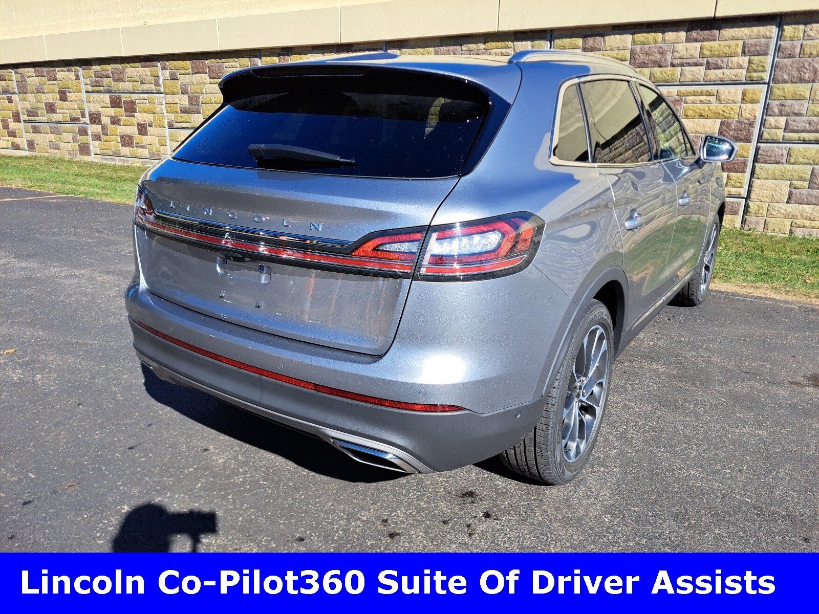 2021 Lincoln Nautilus Reserve photo 3