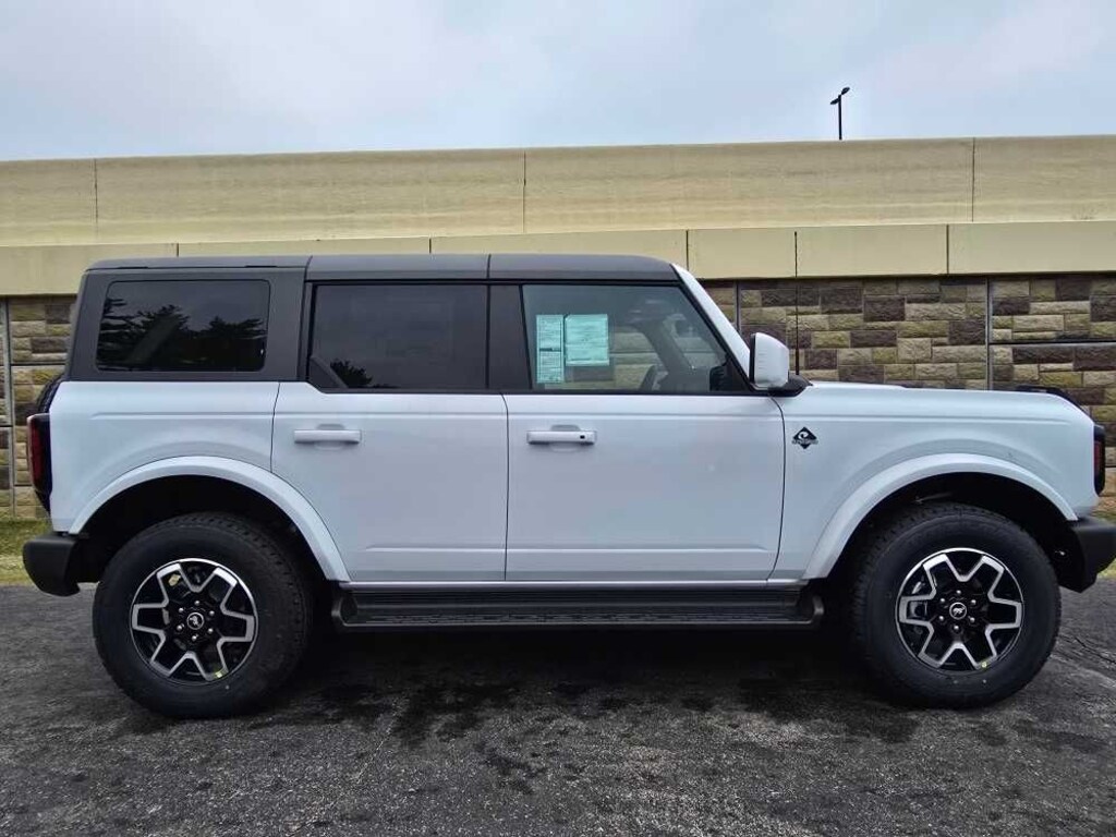 New 2025 Ford Bronco Outer Banks SUV