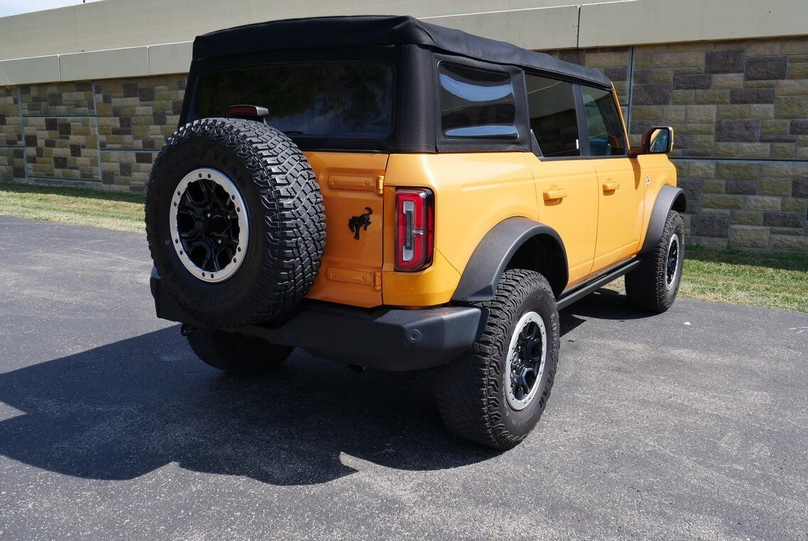 2021 Ford Bronco Outer Banks photo 2