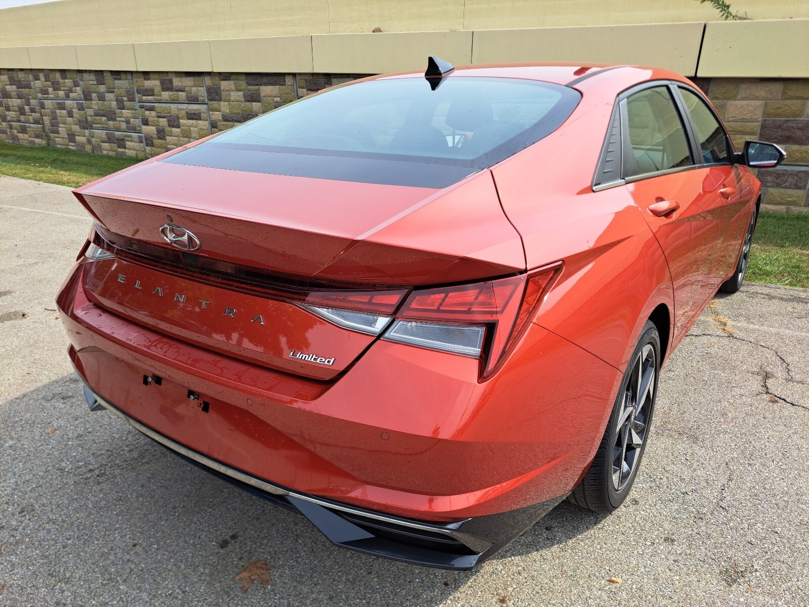 2021 Hyundai Elantra Limited photo 3