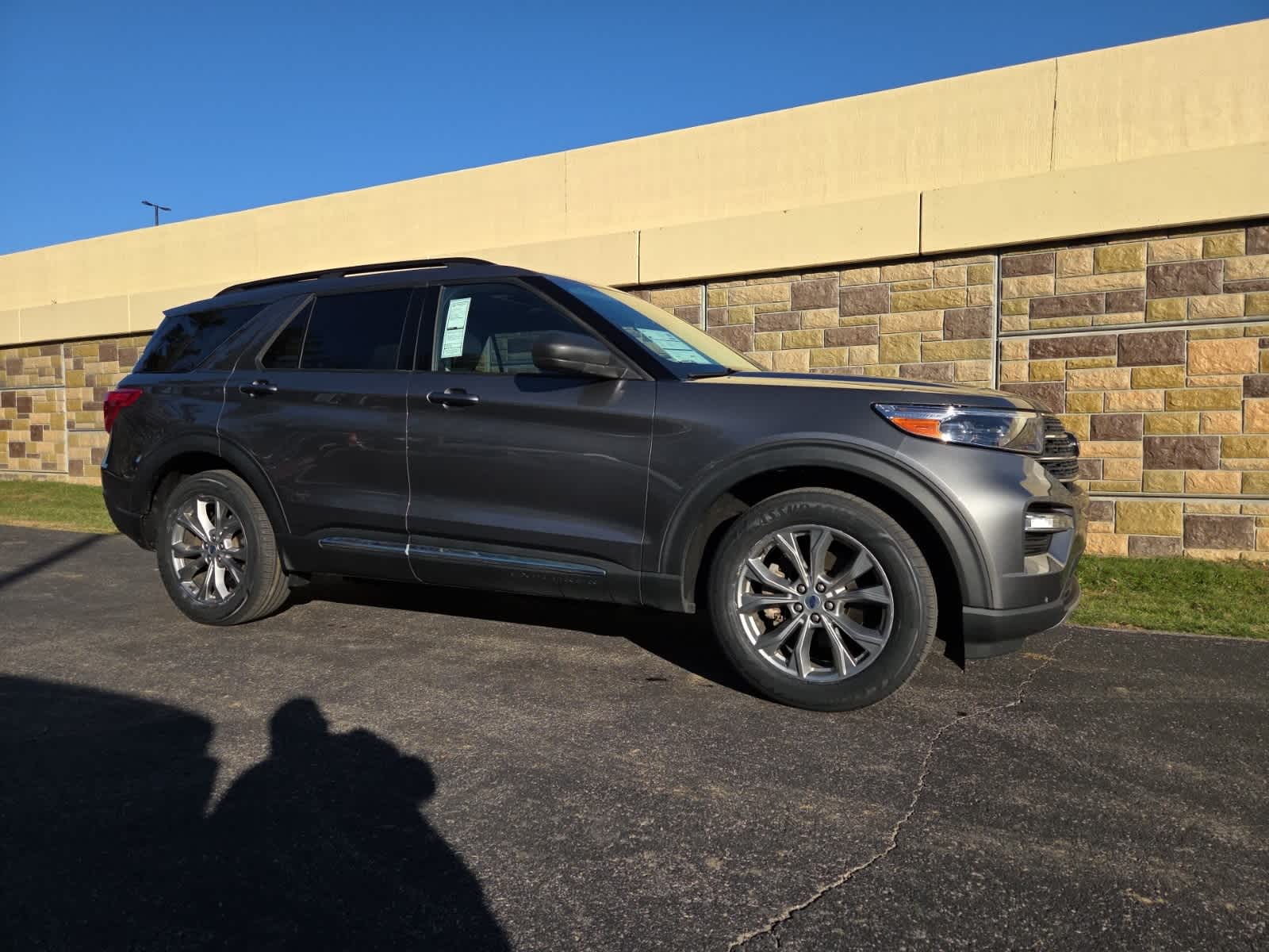 2023 Ford Explorer XLT photo 3