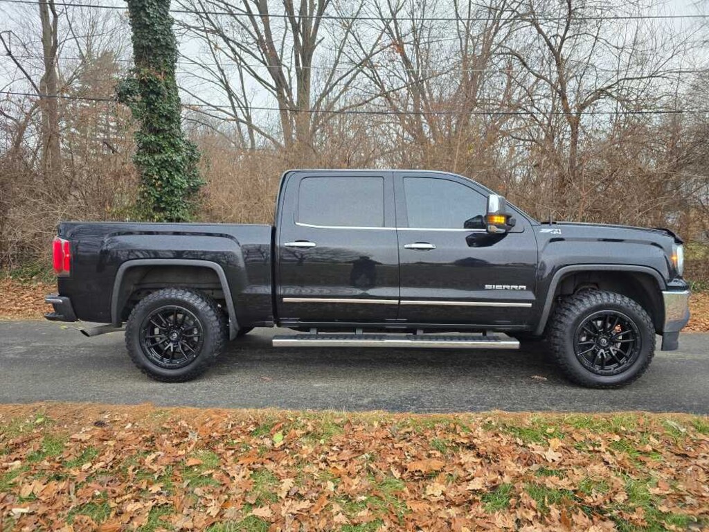 Used 2018 GMC Sierra 1500 SLT 4WD Crew Cab 143.5 4WD Crew Cab 143.5