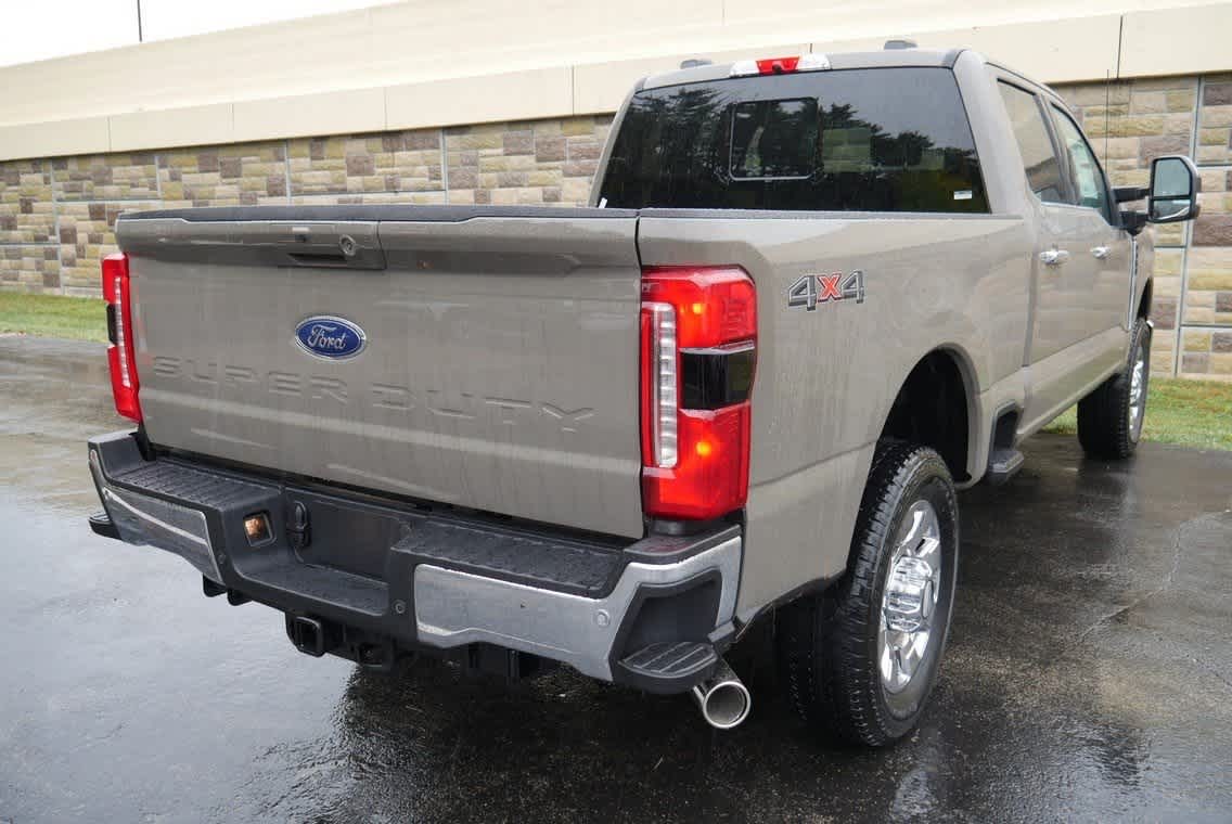 2026 Ford F-350 Lariat photo 2