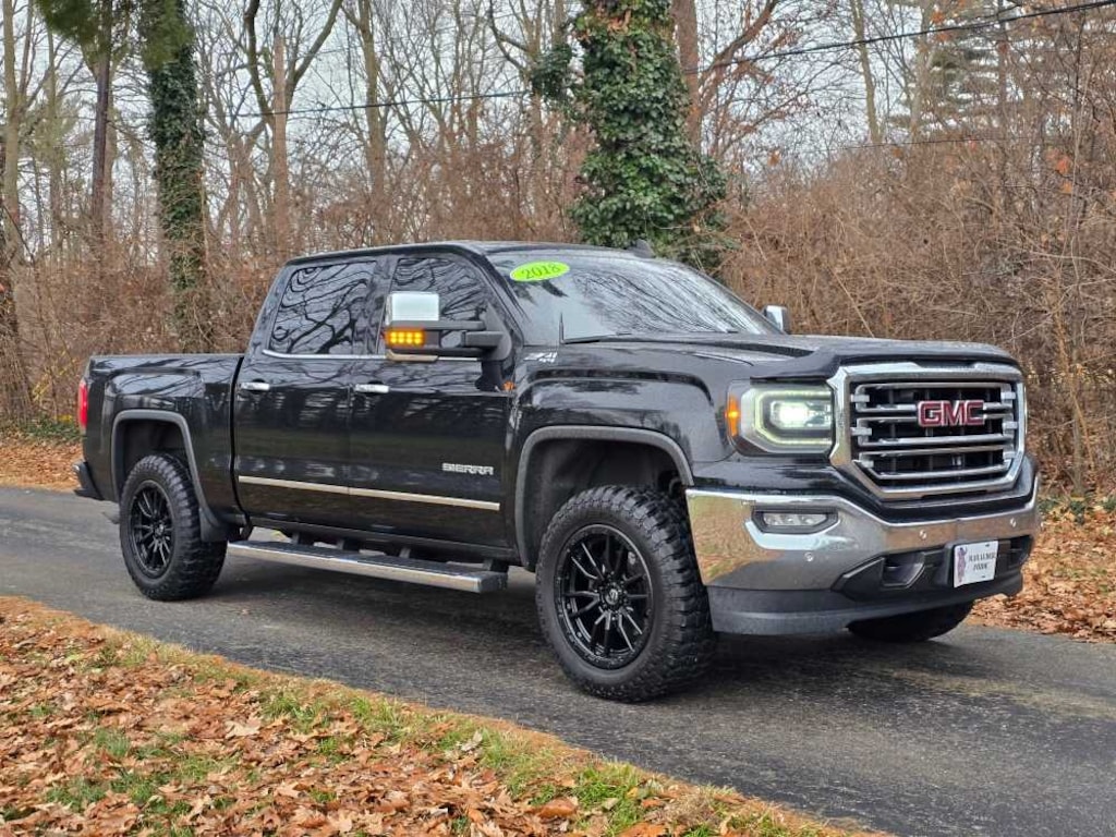 Used 2018 GMC Sierra 1500 SLT 4WD Crew Cab 143.5 4WD Crew Cab 143.5