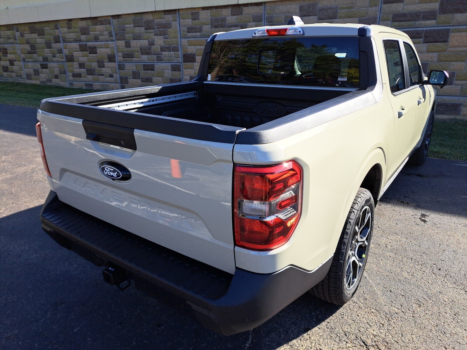 2025 Ford Maverick Lariat photo 3