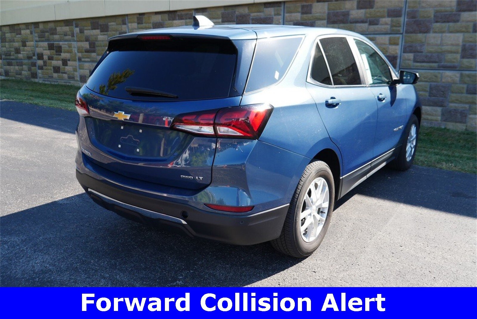 2024 Chevrolet Equinox LT photo 3