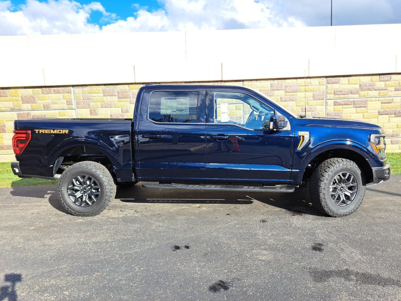 2025 Ford F-150 Tremor photo 2