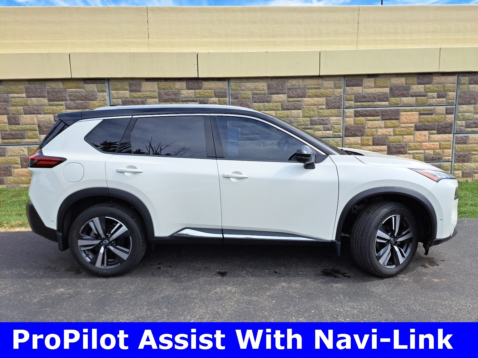 2023 Nissan Rogue SL photo 2
